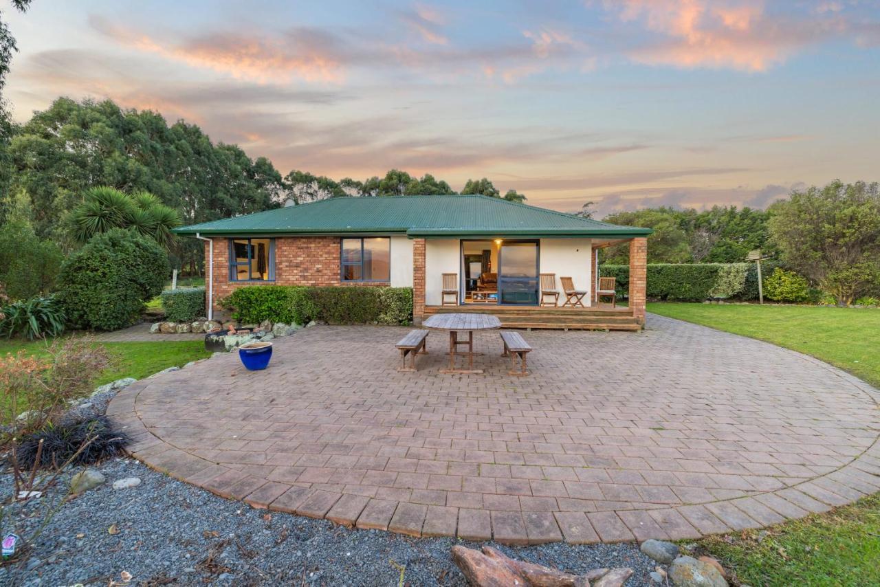 Villa Ocean & Mountain Views - Kaikoura Esterno foto