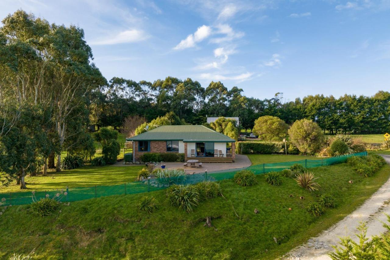 Villa Ocean & Mountain Views - Kaikoura Esterno foto