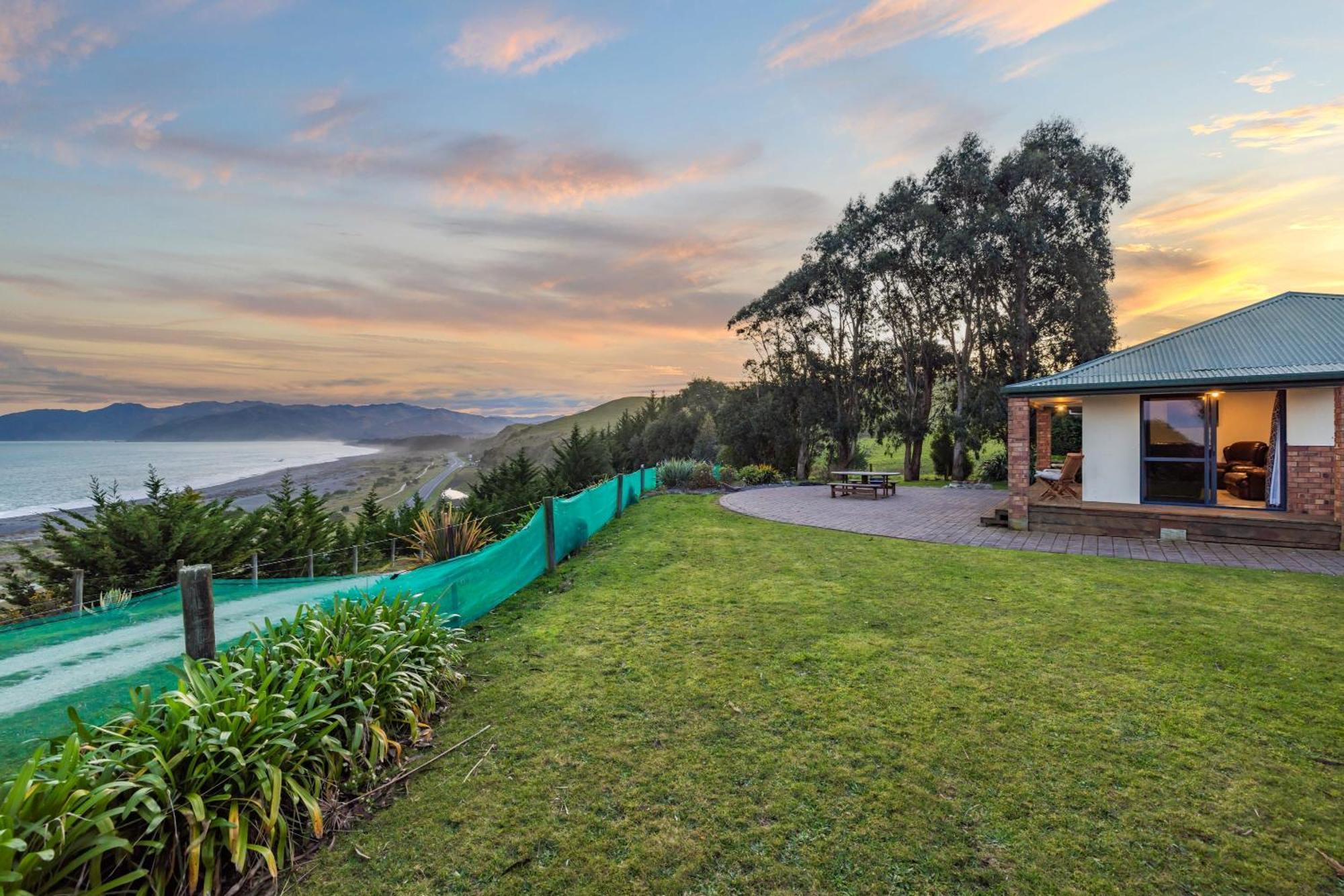 Villa Ocean & Mountain Views - Kaikoura Esterno foto