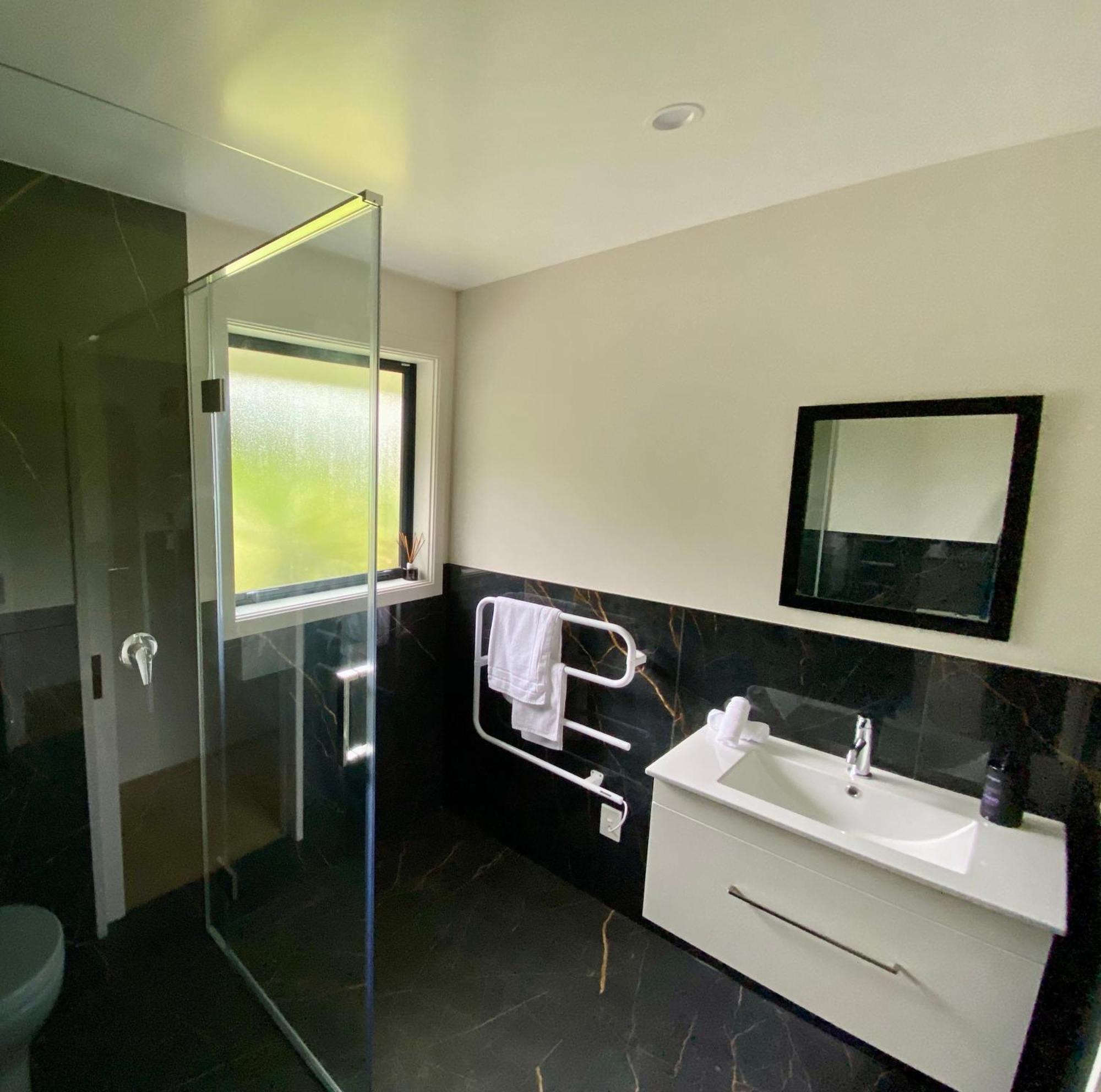 Villa Ocean & Mountain Views - Kaikoura Esterno foto